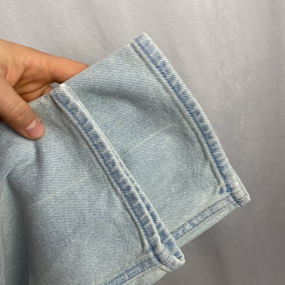 Hollister Ultra High Rise Mom Jeans Light Wash Distressed - Size 7R - 28 - Picture 7 of 10